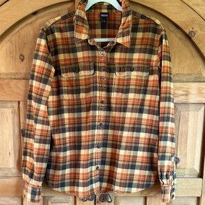 Patagonia Women’s Organic Cotton Flannel Fjord Plaid Shirt - Large